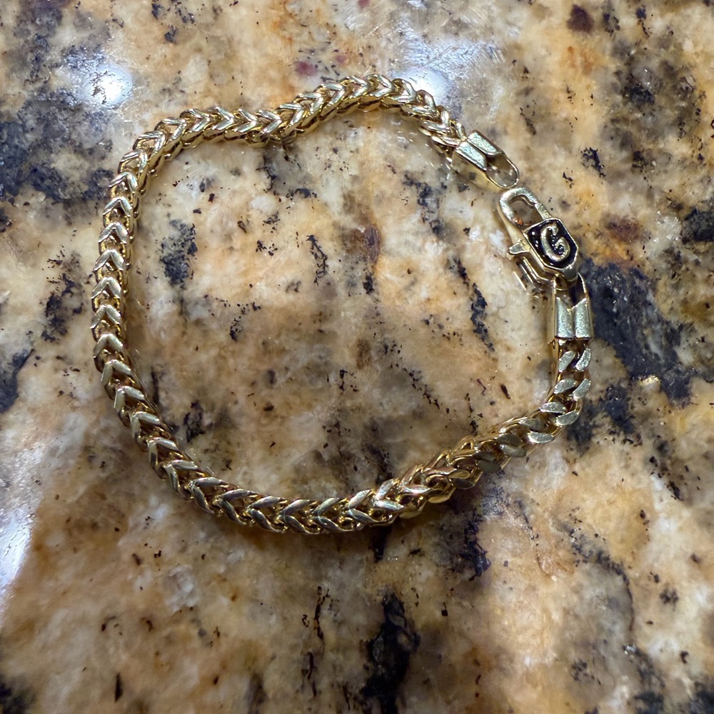 💛✨ GLD Jewelry Cuban Link Bracelet ✨💛
Miami‎ luxury name brand 6” 🌴💅